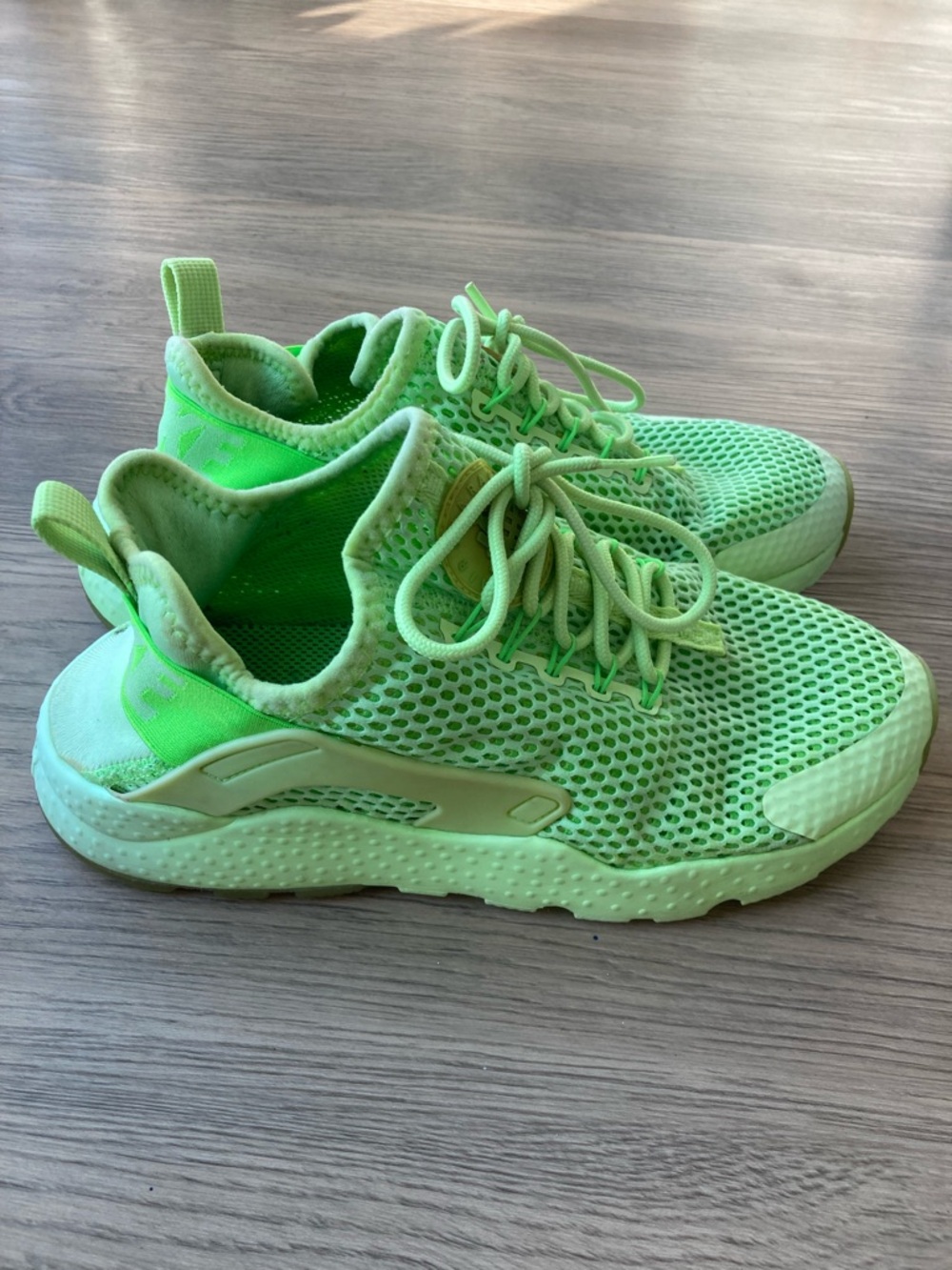 Y2K Nike Air Huarache Run neon green sneakers women’s 7